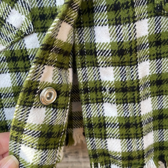 BDG cropped flannel- size small - Picture 6 of 6